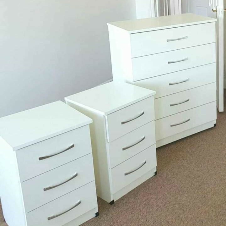 CHEST DRAWERS & BEDSIDE TABLE